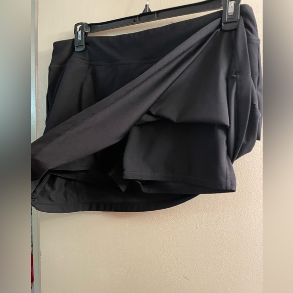 T By Talbots Black Skort w/ pocket - Like New.                        SIZE = XLP - Picture 5 of 12